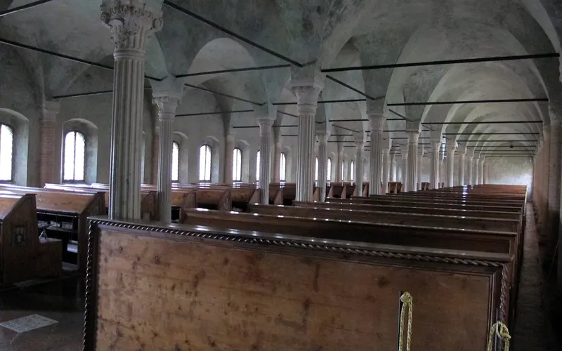 Sala di lettura di una biblioteca storica